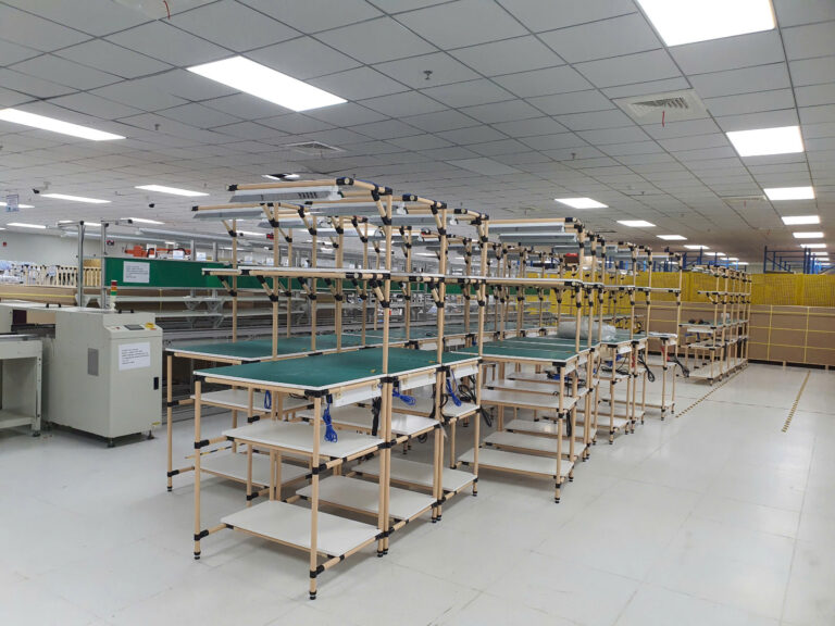 Giới Thiệu Bàn Thao Tác Ống Thép Bọc Nhựa – Bền, Tùy Biến Cao, Giá Hợp Lý